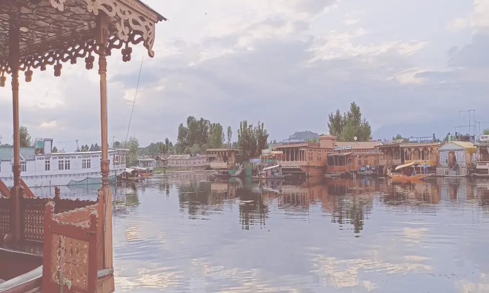 kashmir houseboat tour