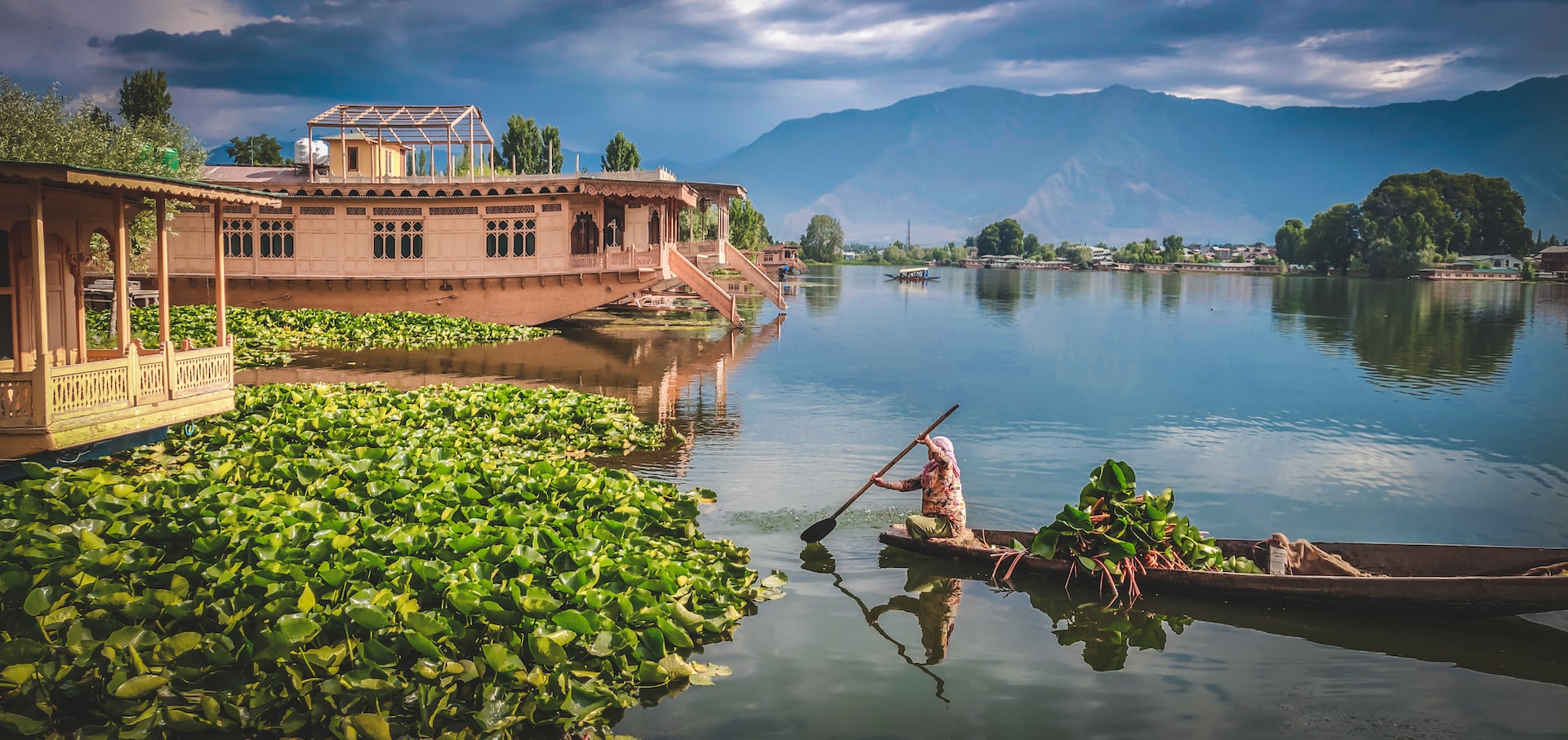 kashmir houseboat in dal lake