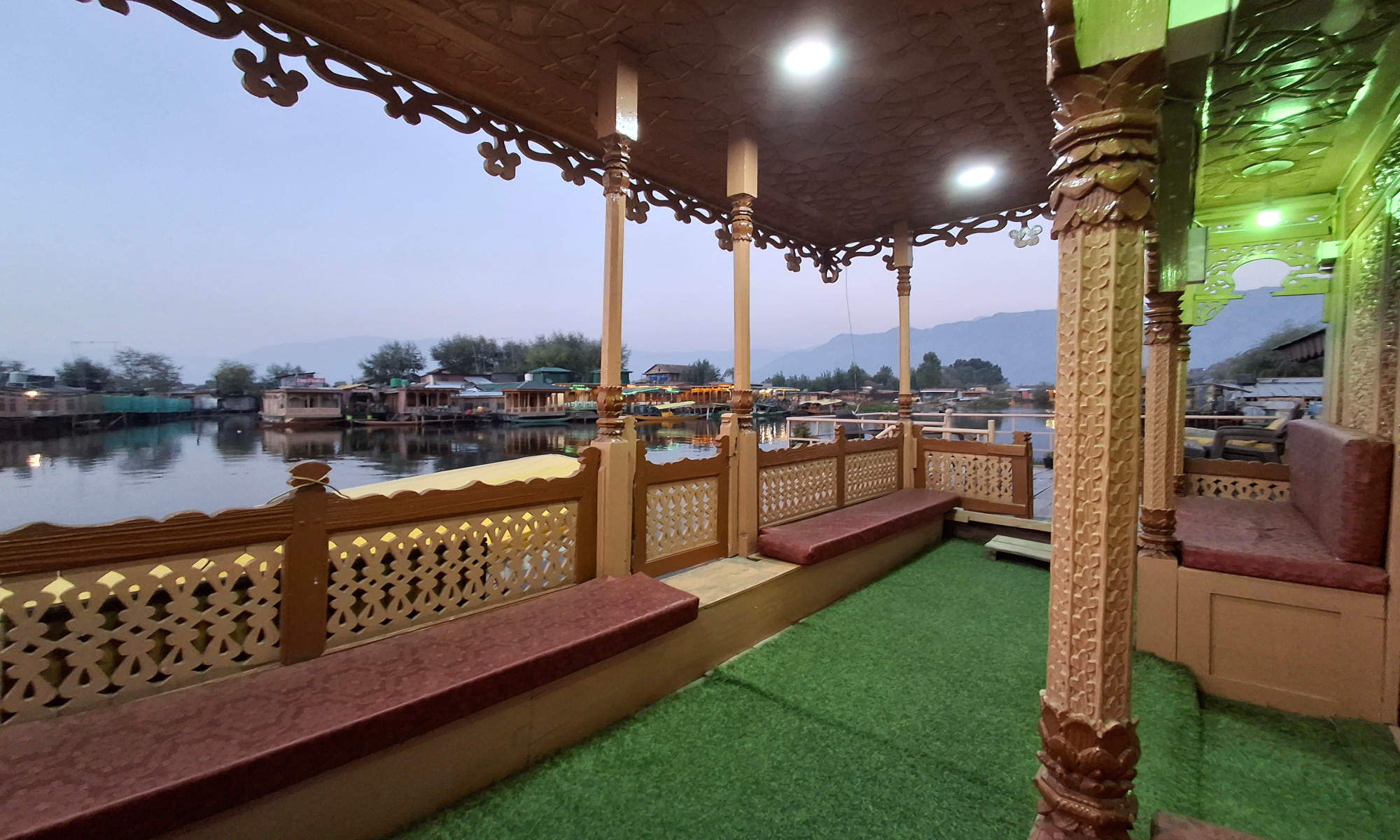 Srinagar Kashmir Houseboat Booking: Experience Elegance with Houseboat Ambassador